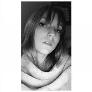 Meet your Posher, Caitlin